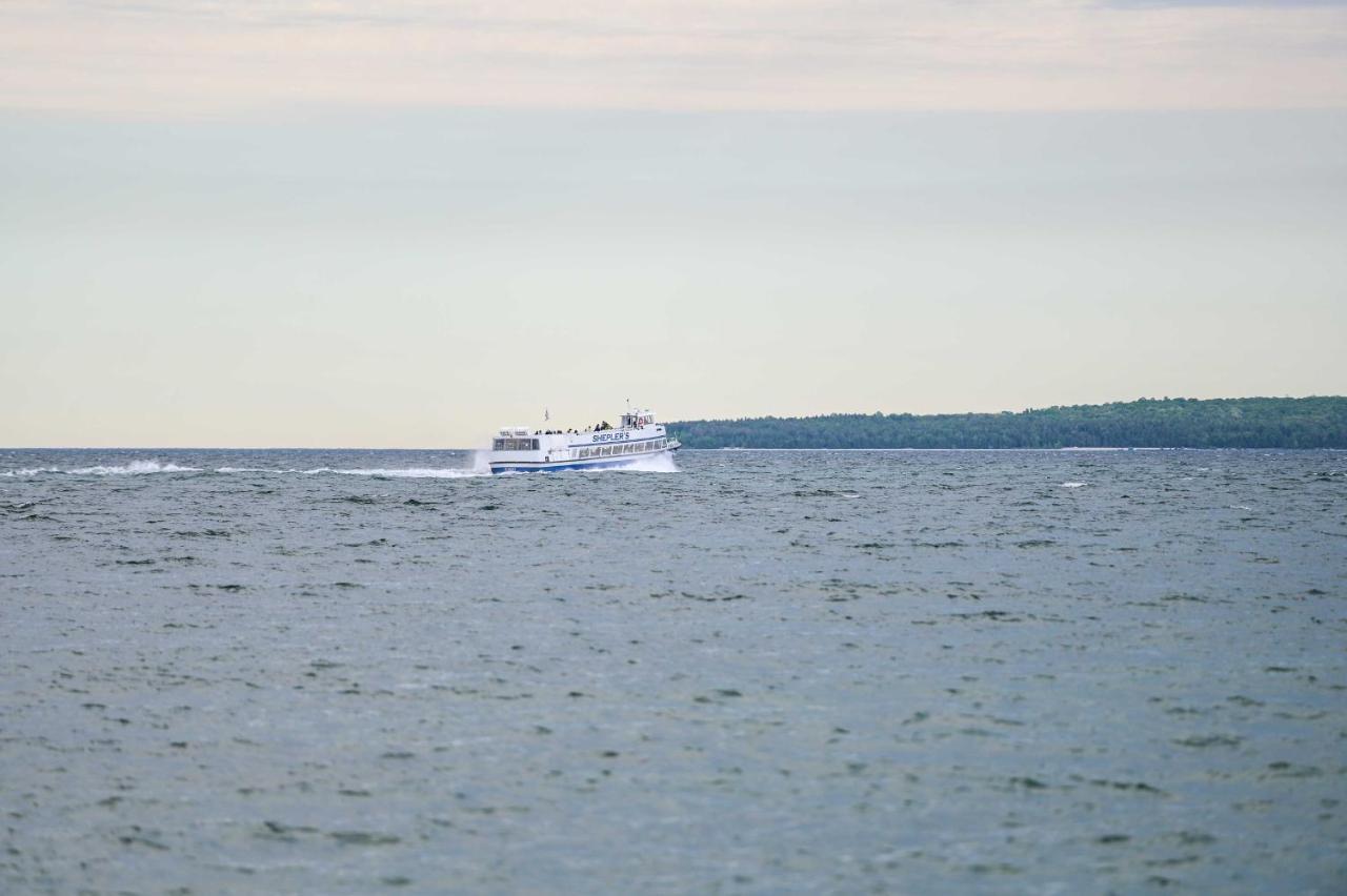 Walkable St Ignace Condo With Lake Huron Views セント・イグナス エクステリア 写真